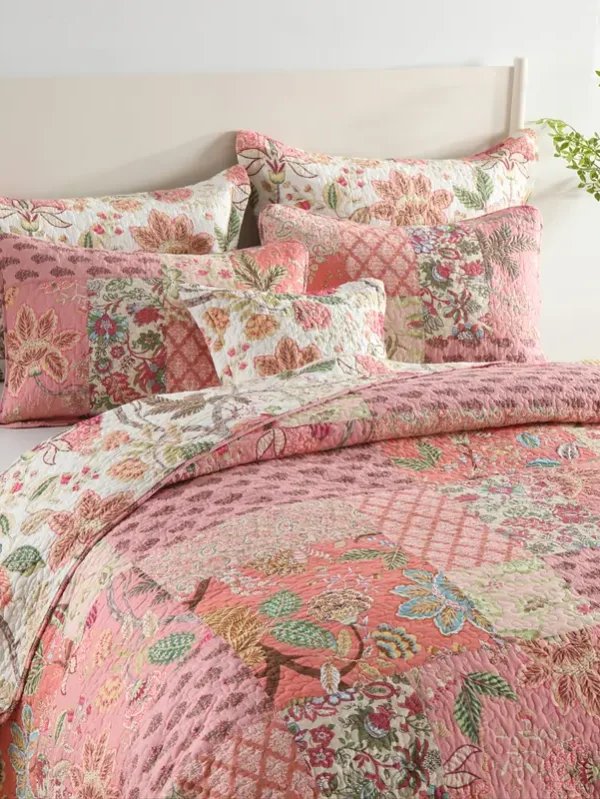 Pure Cotton Patchwork Quilt Set – Handmade Floral Bedding 🌸🧵