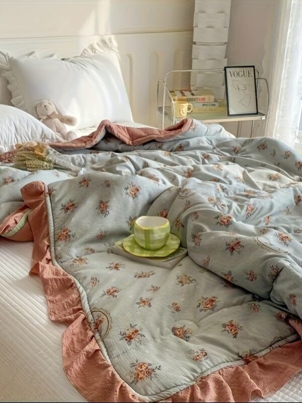 Lightweight Tropical Floral Quilt – Soft & Machine Washable Summer Bedding for Home & Dorms 🛏️🌴